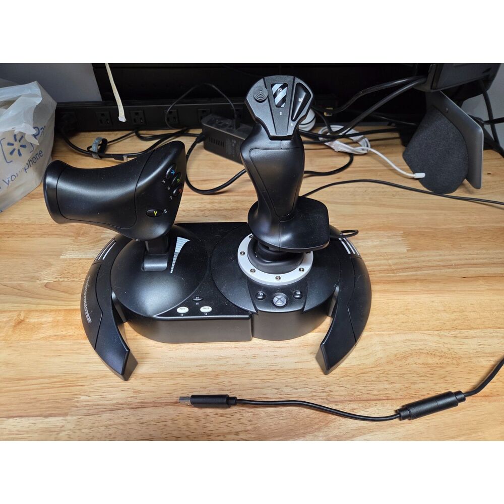 Thrustmaster T.Flight Hotas One - Picture 2 of 6